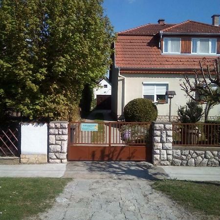 Agnes Apartmanok Harkány Buitenkant foto