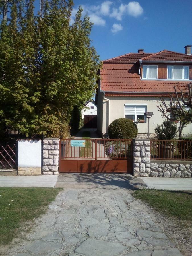 Agnes Apartmanok Harkány Buitenkant foto